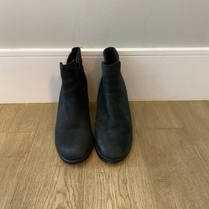 Cloudsteppers by Clark’s black ankle booties